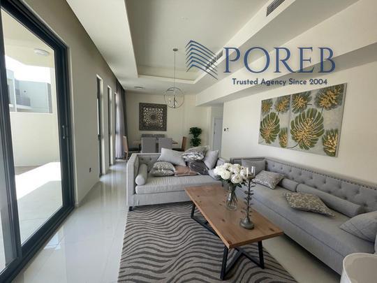 CLOSED KITCHEN | MIDDLE UNIT | BACK TO BACK